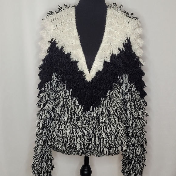 Le Sweater Vintage Hand Knit Black & White Shaggy Loop 1970's Sweater - Size M - Picture 1 of 11